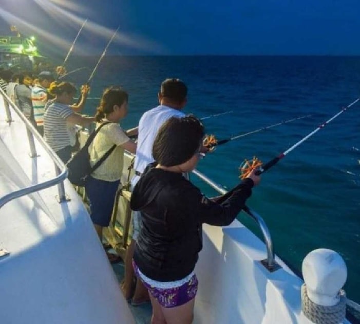 Night Squid Fishing
