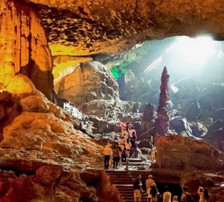 Sung Sot Cave (Surprise Cave)