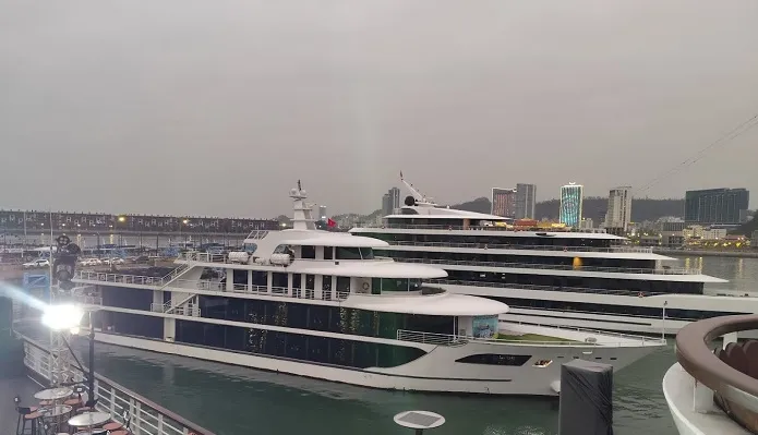 5-Star Luxury Overnight Cruise