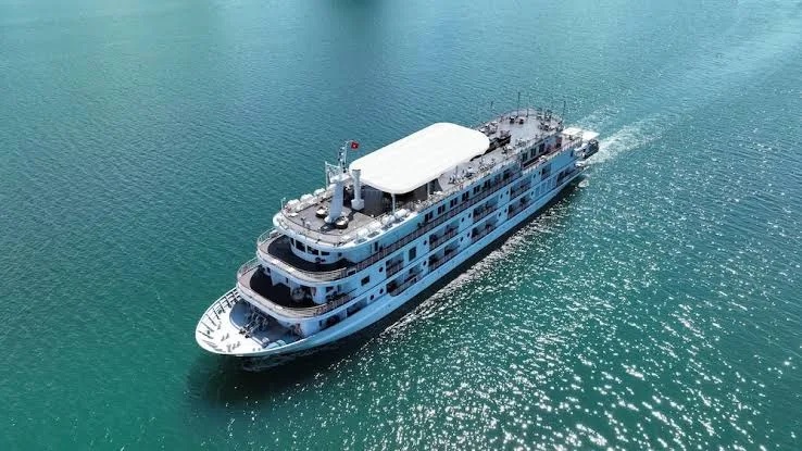 Luxury Halong Bay & Lan Ha Bay Cruise Experience
