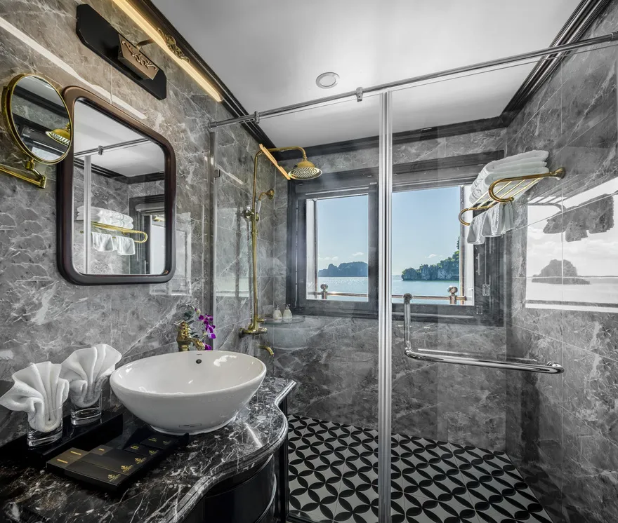 DELUXE BALCONY CABIN