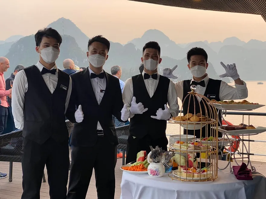 Đội ngũ nhân viên thân thiện sẵn sàng phục vụ nhu cầu của du khách