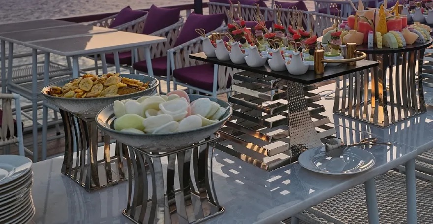 TIệc Canape trên du thuyền Iris