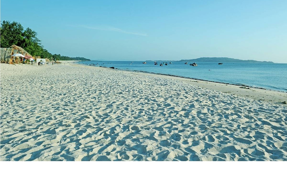 Van Chay Beach: