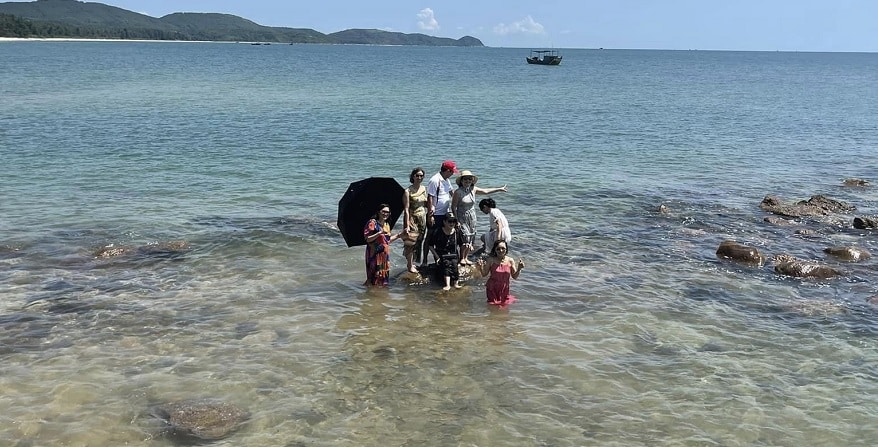 Crystal-clear waters where you can see the seabed