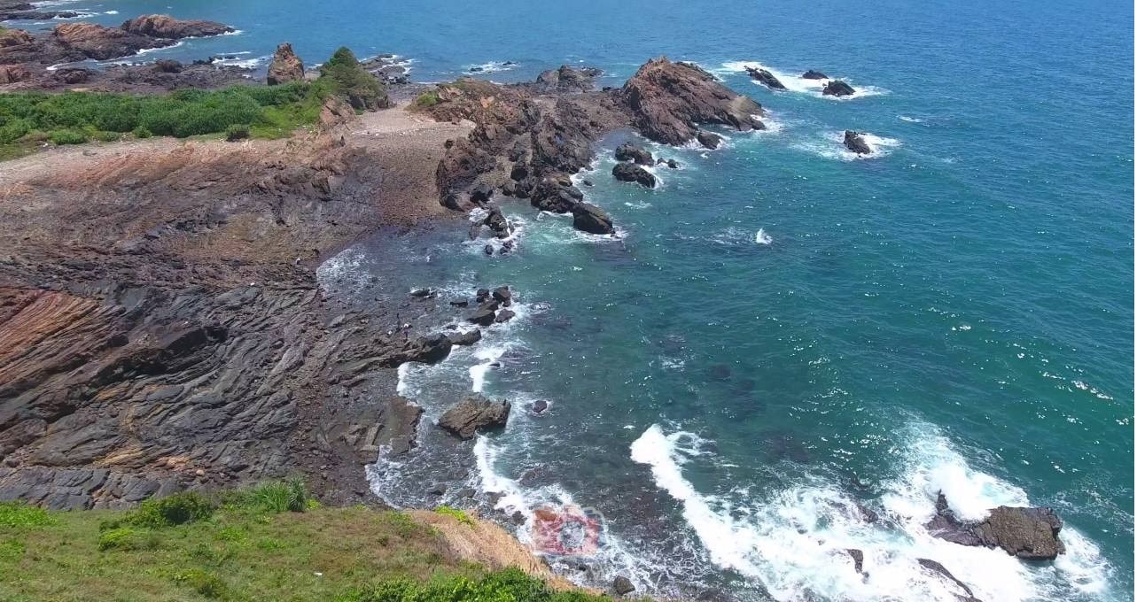 Cau My Rock Beach