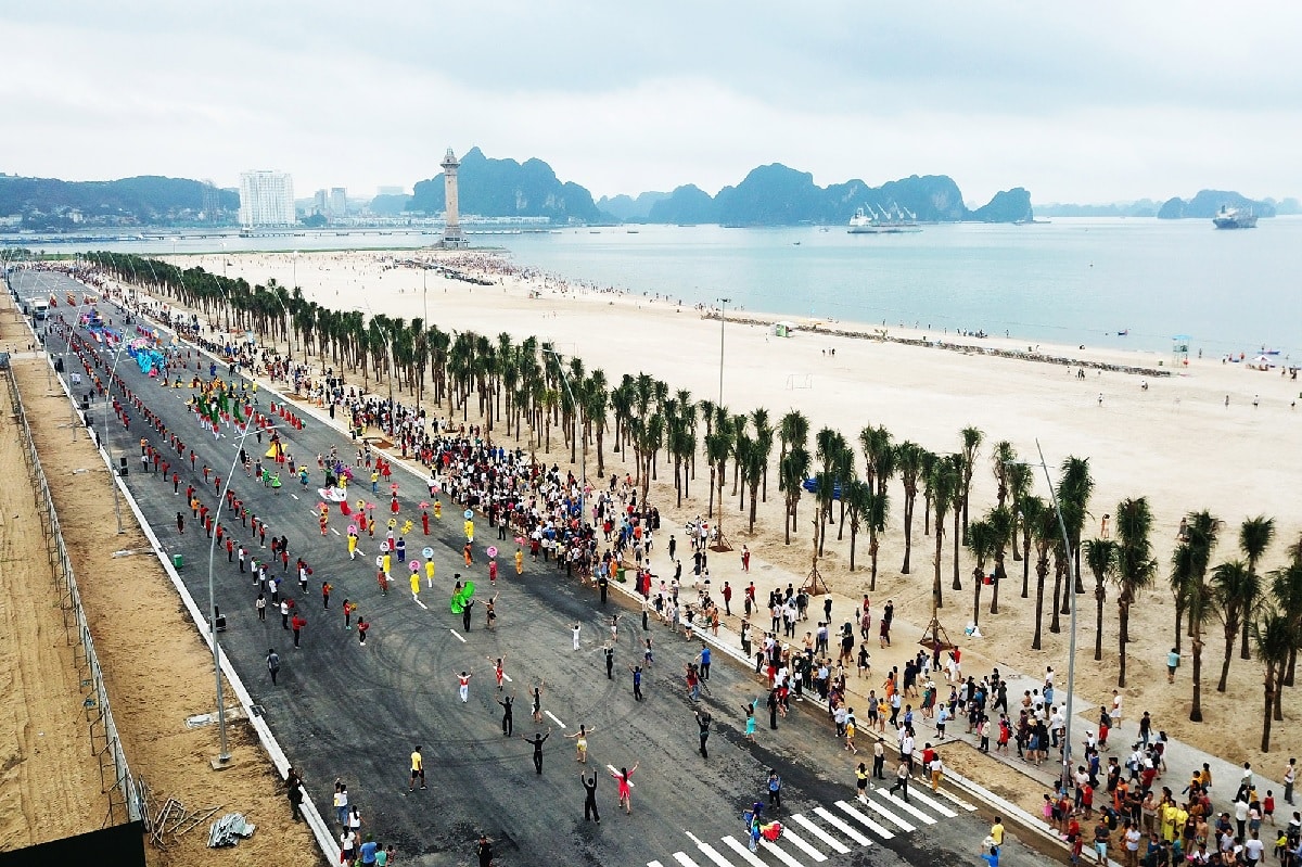 Bai Chay Beach