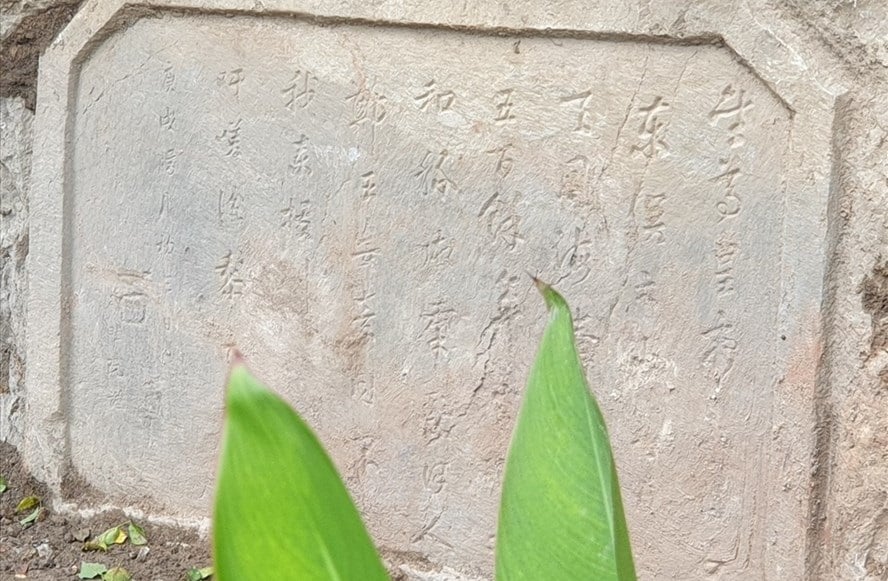 Nguyen Can's poem on Poem Mountain