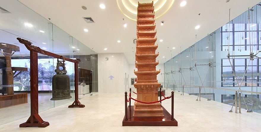 Van Don Stupa