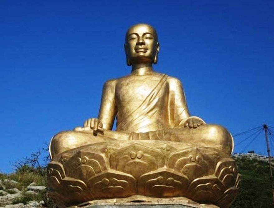 Sacred statue of Emperor-Monk Tran Nhan Tong