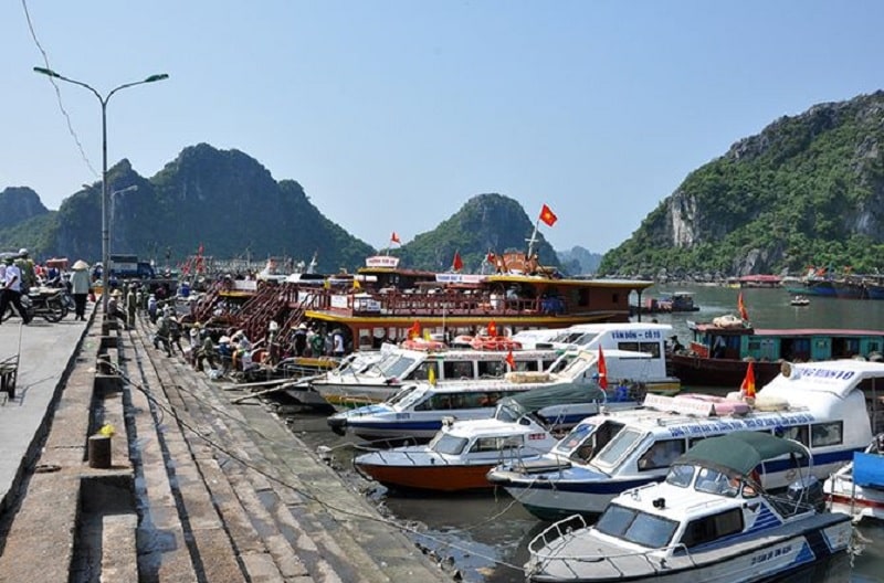  Cong Yen Port and Cong Hep Port are two harbors located in the northern part of Ngoc Vung Island