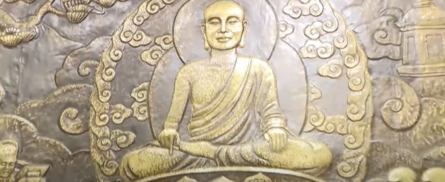 Bronze painting of Emperor-Monk Tran Nhan Tong
