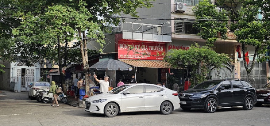 Traditional Cu Ky noodles