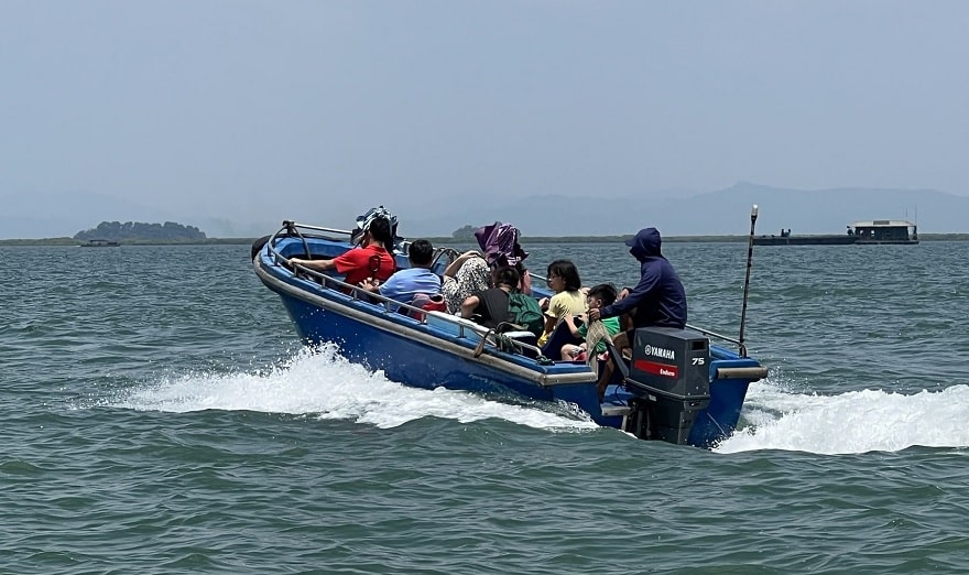 Canoe to Vinh Thuc Island
