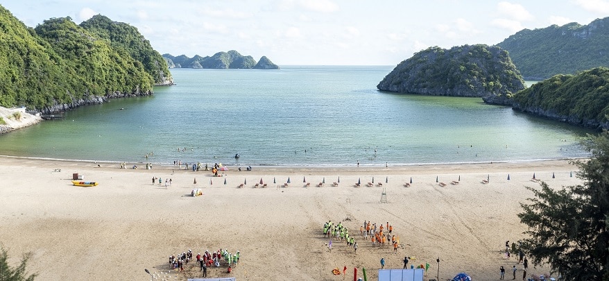 Tung Thu Beach Scenery