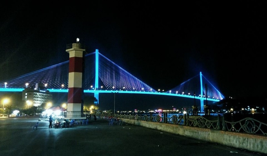 Bai Chay Bridge