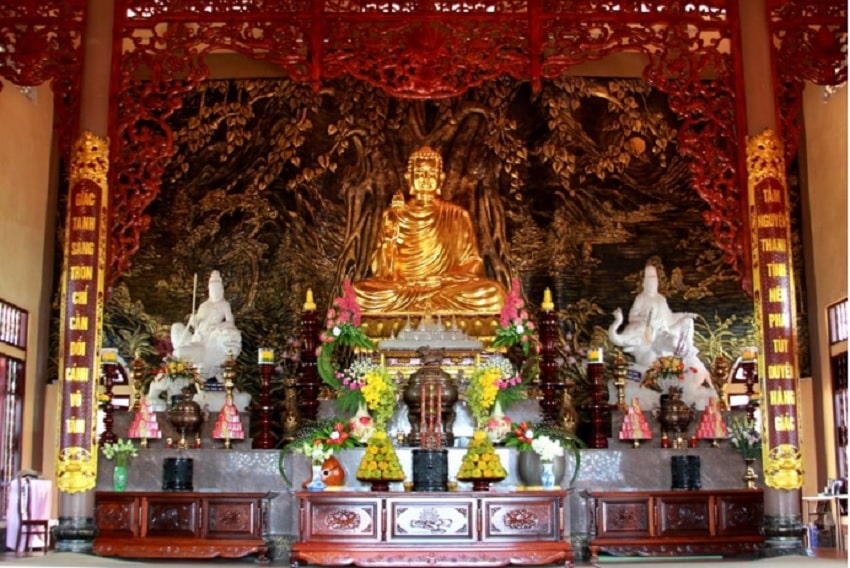 The main hall of Cai Bau Pagoda