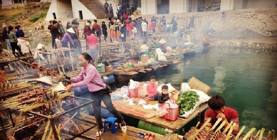 Thac Bo Floating Market