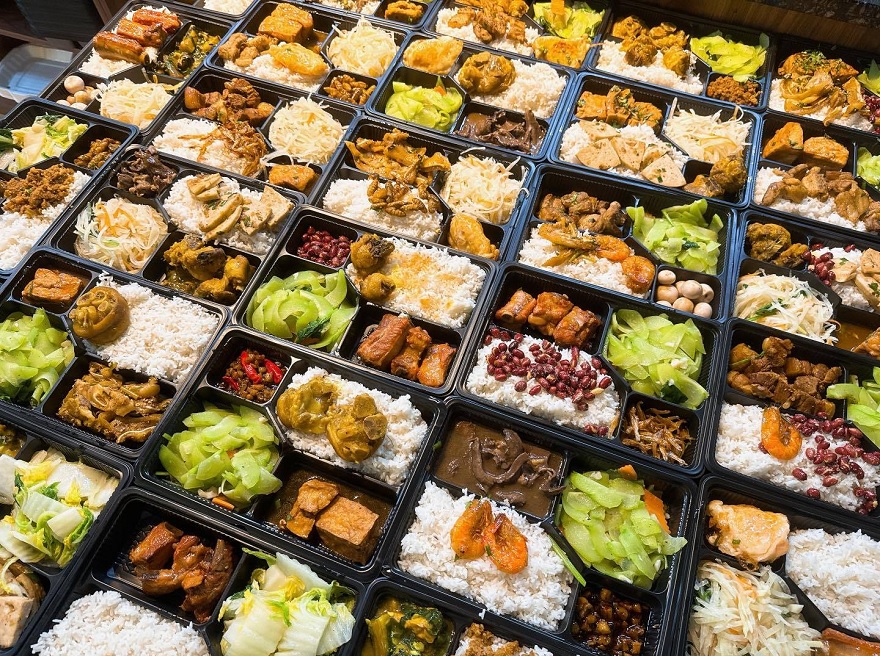 Home-style dining with a wide menu selection for guests