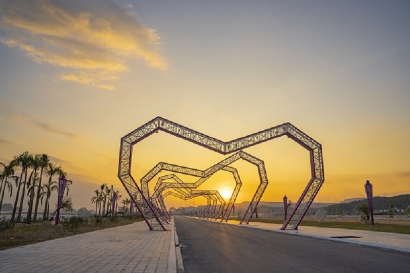 The famous Love Road at Phuong Dong urban area