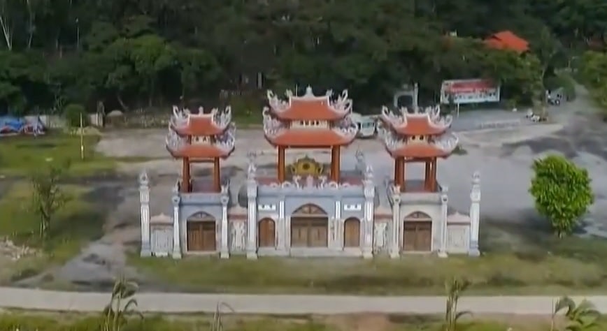Cap Tien Temple Triple Gate