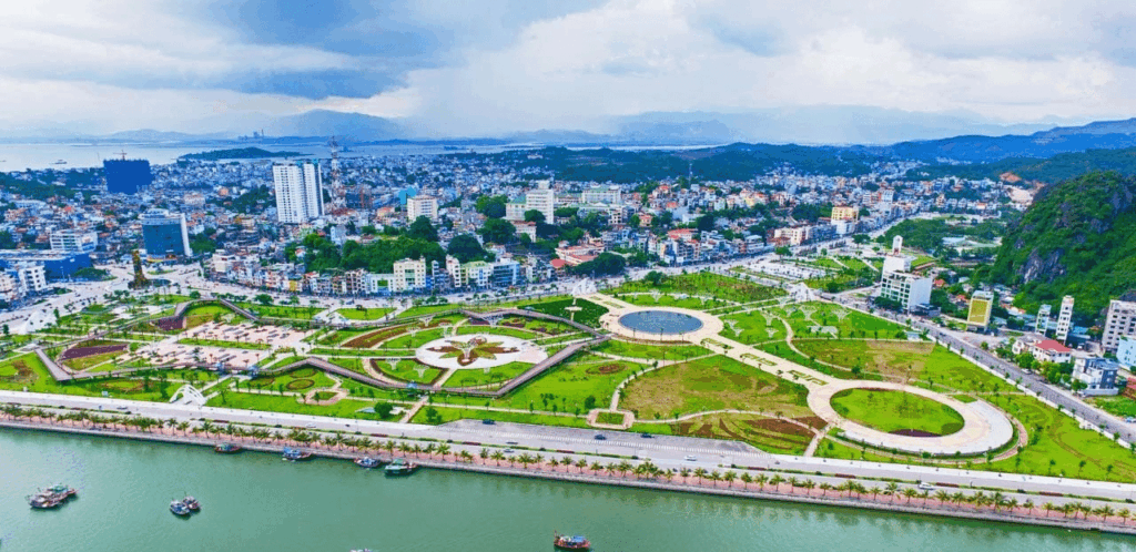 Ha Long Floating Flower Park: A Verdant Oasis in the Coastal City