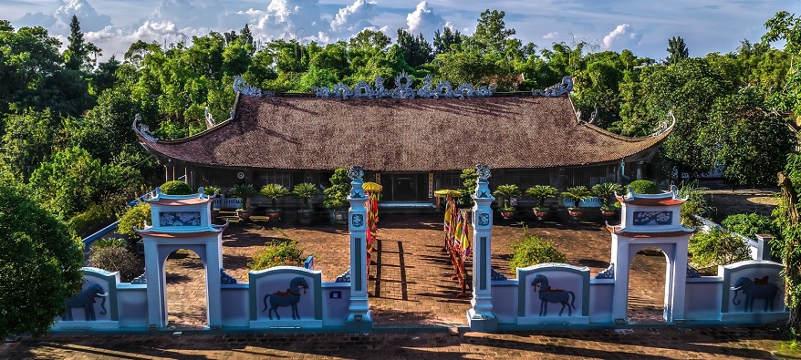 Tra Co Communal House