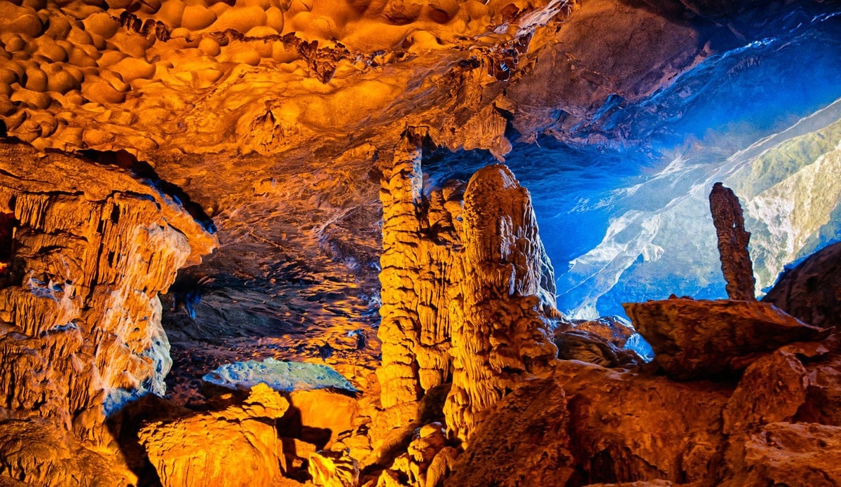 Me Cung Cave - A Journey to Discover the Mysterious Underground World