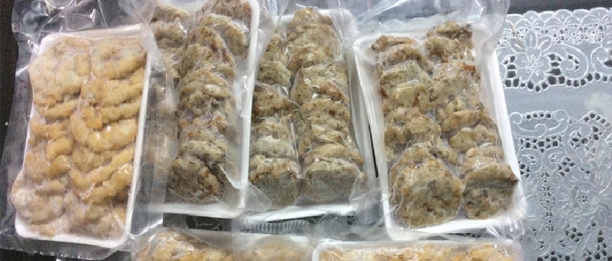 Packaging and storing Ha Long Squid Cakes