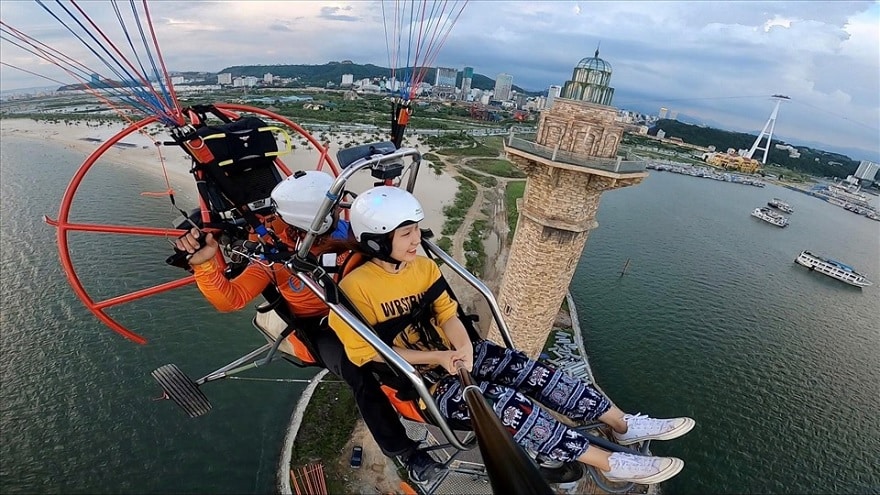 Bai Chay Parasailing