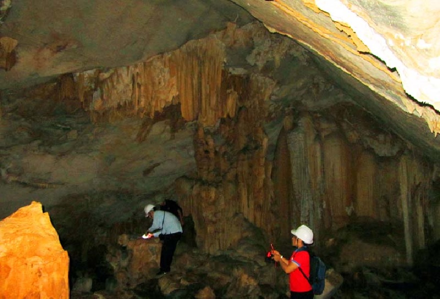 Though reaching the cave requires some endeavor, the interior reveals an airy, refreshing sanctuary adorned with a vibrant palette of stalagmites and stalactites ranging from golden amber to deep crimson.