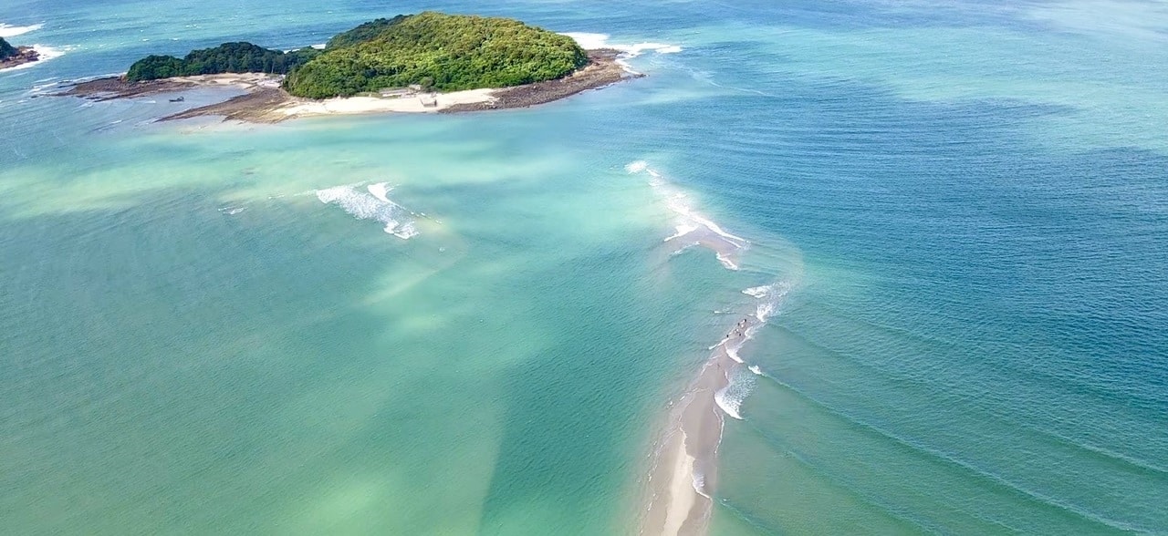 The Thanh Lan sandbar only emerges a few times a month