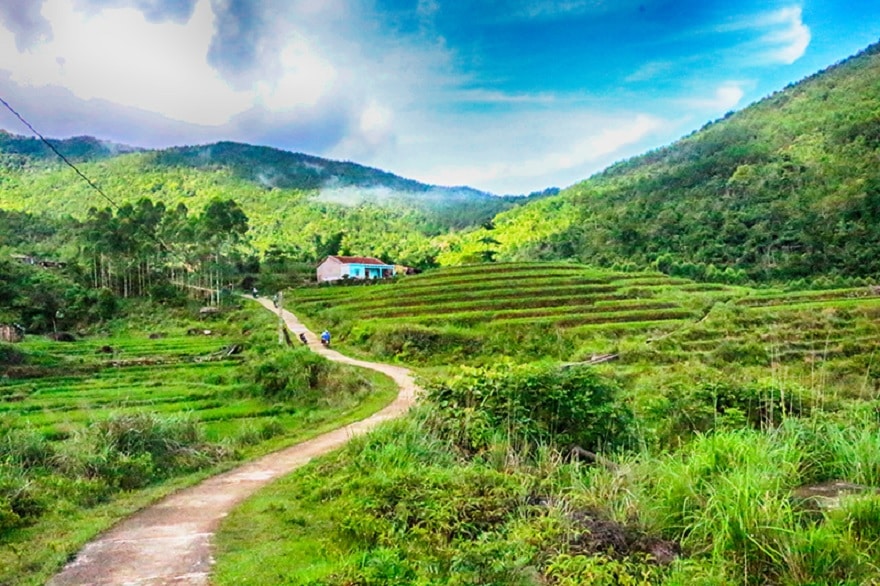 The trail leading to Keo Lan Mountain.