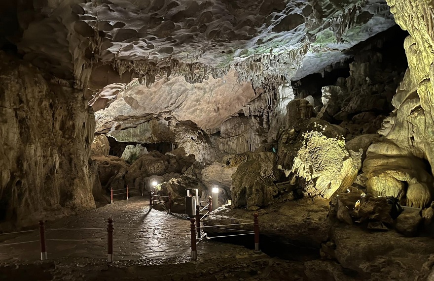Sung Sot Cave