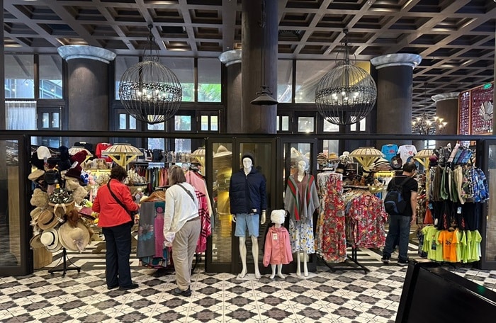 The wooden pillar, timber ceiling, and steel ceiling system at the terminal