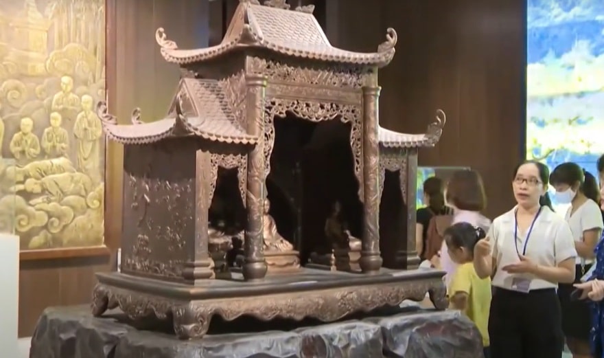 Replica artifact of Dong Pagoda at Quang Ninh Museum
