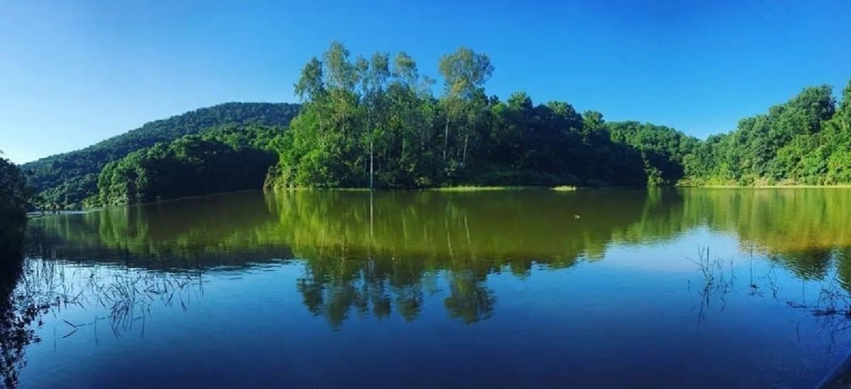 Khe Dau Lake