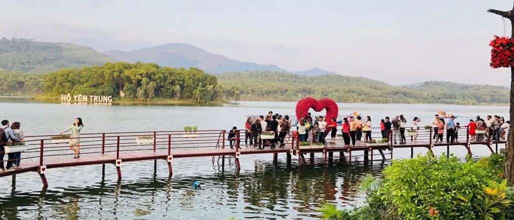 Yen Trung Lake: The Miniature Da Lat of Quang Ninh