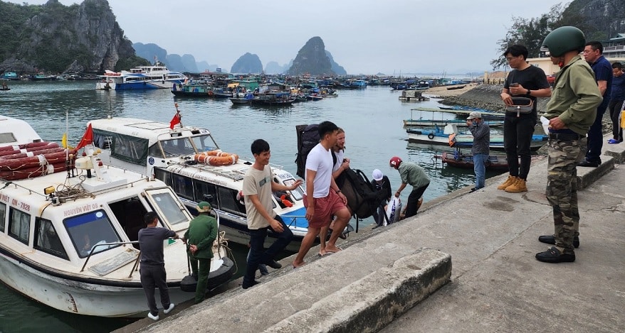 Passenger transportation at Cai Rong Port