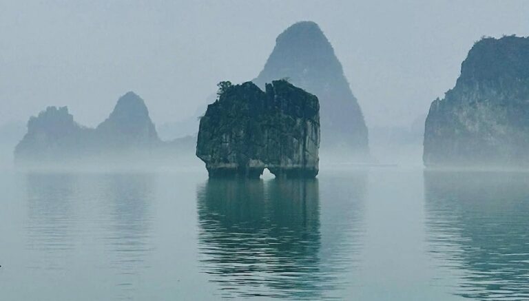 Incense Burner Islet: The Iconic Symbol of the 200,000 VND Banknote