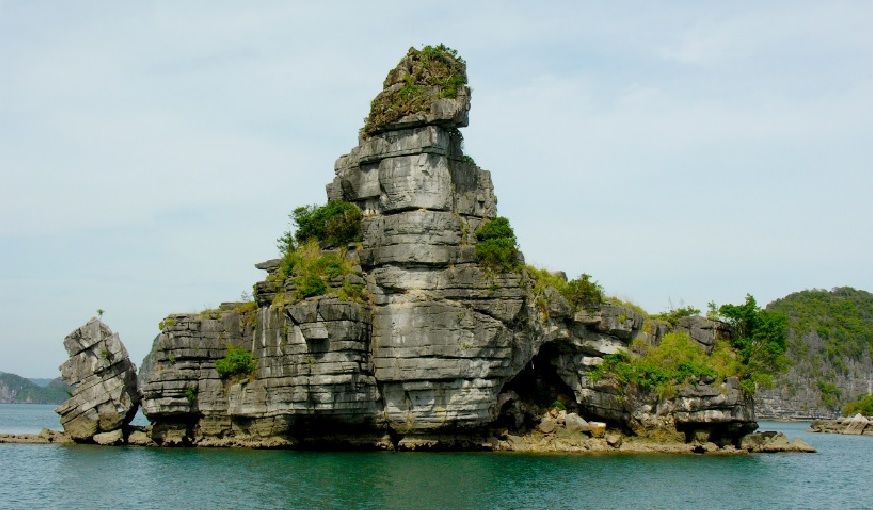 Hon Xep: The Pyramids of Halong Bay