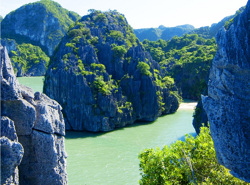 Áng Dù area in Halong Bay