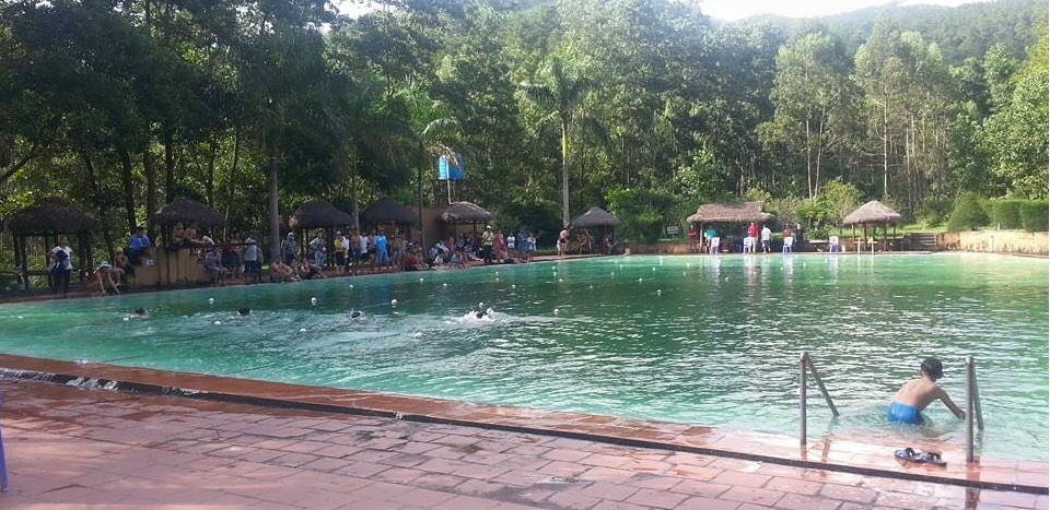 The swimming pool area at Thac Mo Tourist Area