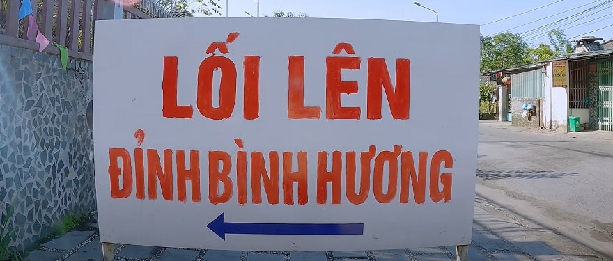 The trail to Binh Huong Peak