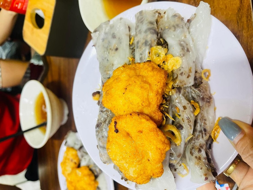 Ha Long Banh Cuon with Squid Cake