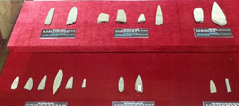 Arrowheads and saws