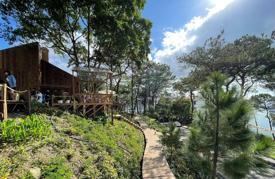The charming wooden cottage at Thong Zeo