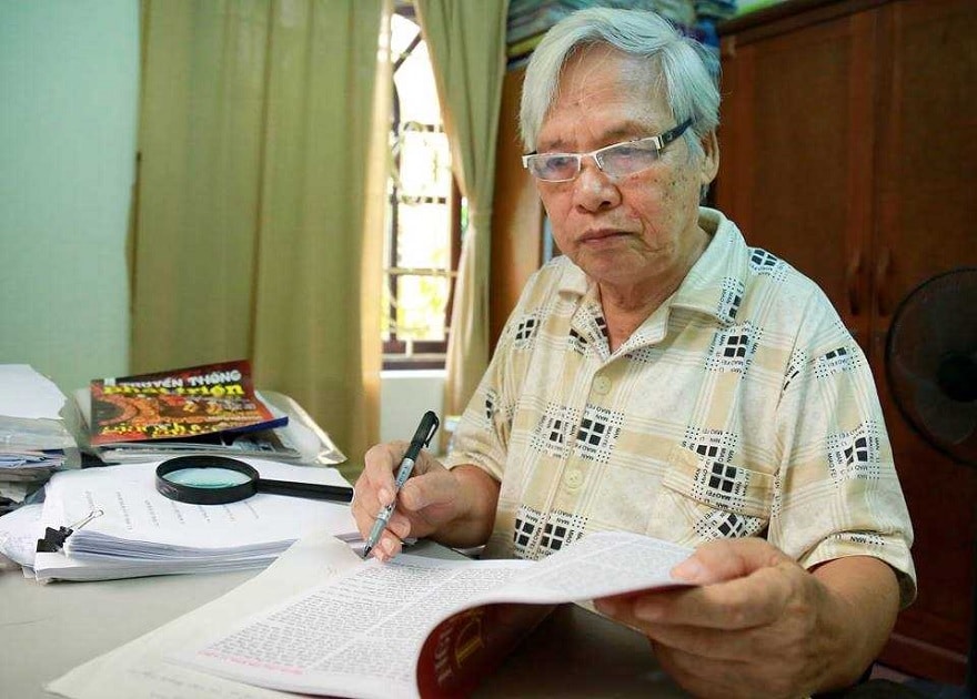 Folklore researcher Tong Khac Hai states that no physical traces of wooden stakes were found in Dau Go Cave