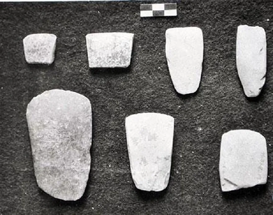 Stone labor tools discovered at Cai Beo
