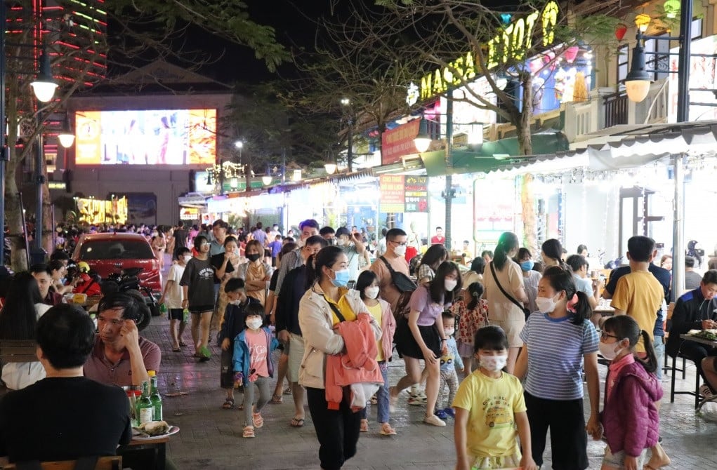 Bai Tho Mountain Walking Street Ha Long – A Captivating Cultural Haven for Discerning Travelers
